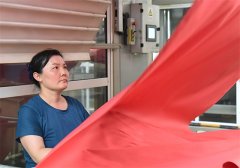 面料車間劉麗麗：練就火眼金睛，成就質(zhì)量堅盾